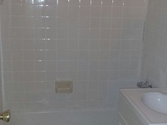5th image of 251 E 29th St APT 5A