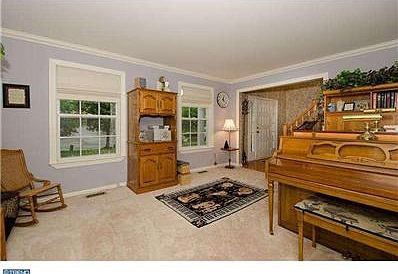 3rd image of 10 Chickory Pl