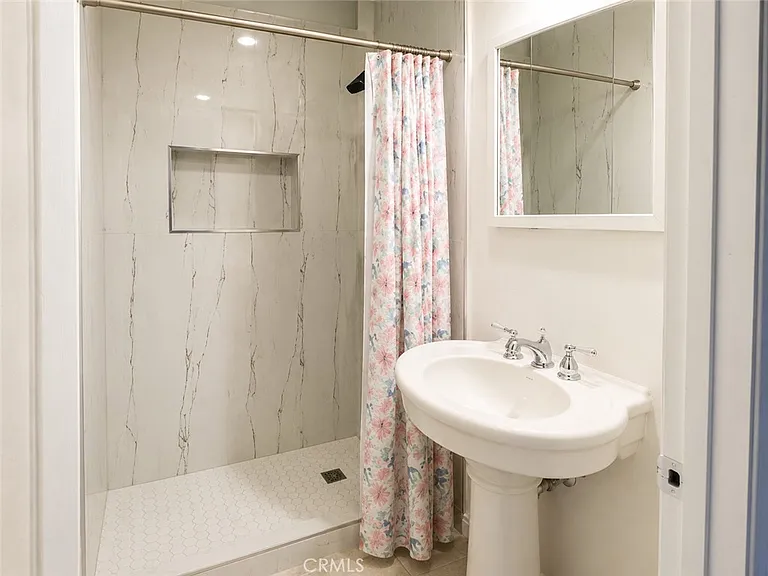 621 N Almansor St — Photo 12
