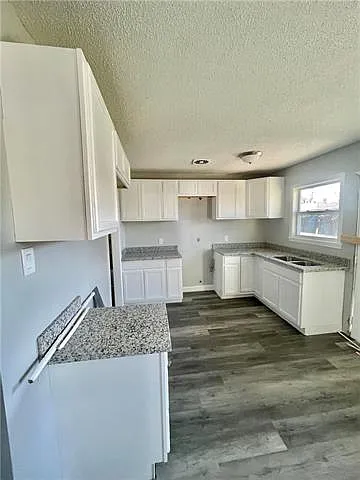 1625 Lauradale Dr — Photo 3