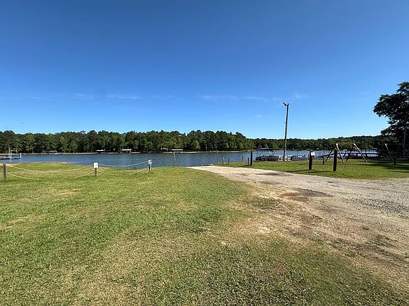 3rd image of 329 White Oak Dr