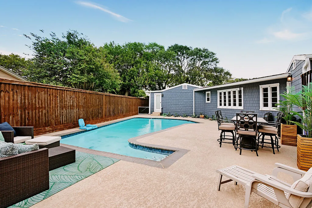 4 bed, 2231 sqft, $5,400 — Photo 4