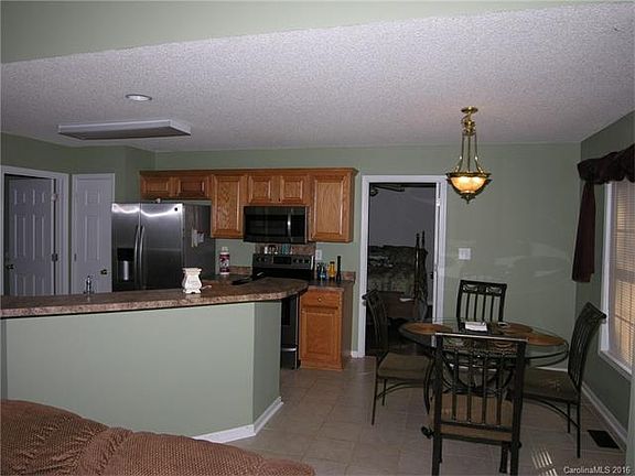 4th image of 126 Chapel Ct