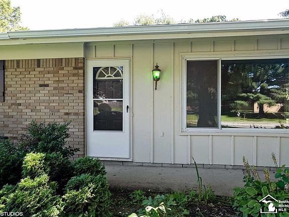 2nd image of 7194 Edinburgh Dr