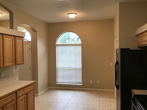 5th image of 1087 Ardmore St