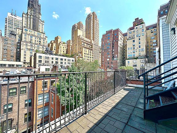4th image of 27 W 70th St #4A