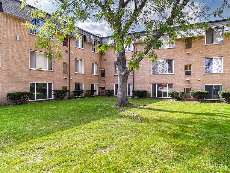 Fernwood Apartments — Photo 32