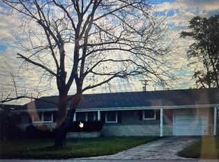 1607 Reynolds Dr, Charleston, IL