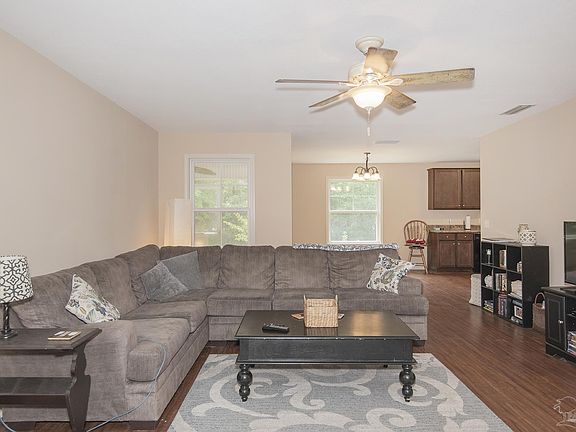 4th image of 18 Deer Trail Ct