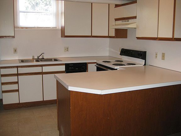 3rd image of 4808 Dodge St APT 18
