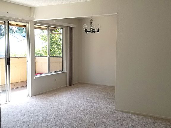 4th image of 1550 W Ashlan Ave APT 226