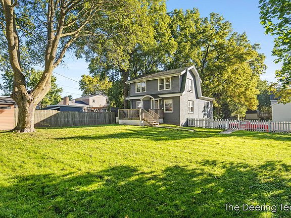 3rd image of 1621 Southampton Dr SE