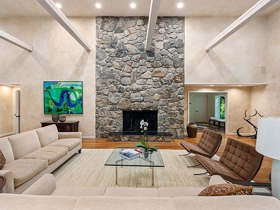 5th image of 24 Trailside Rd