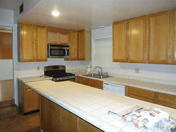3rd image of 924 N 63rd Ave