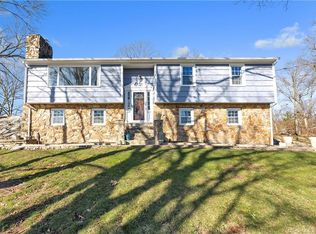 15 Rocky Hill Rd, Trumbull, CT 06611