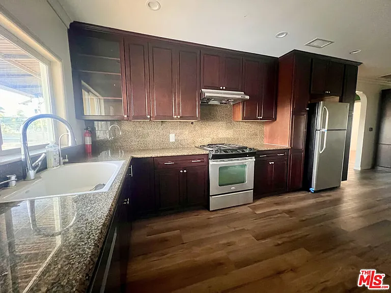 2737 S Robertson Blvd — Photo 5