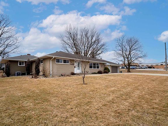 2nd image of 102 Lincoln Dr