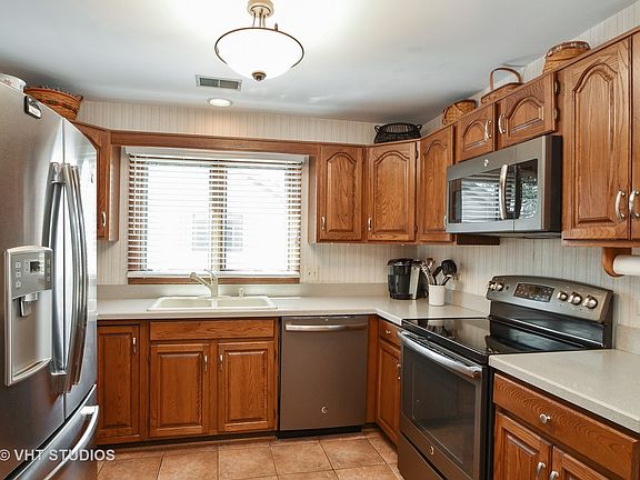 4th image of 7909 Oak Knoll Ln