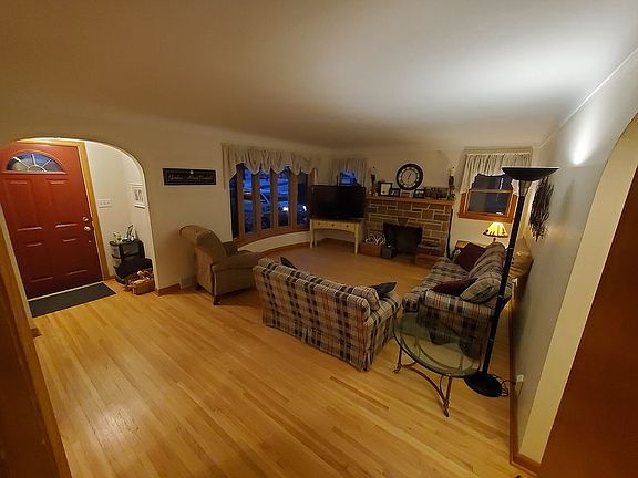 3rd image of 408 Pleasantwood Ave
