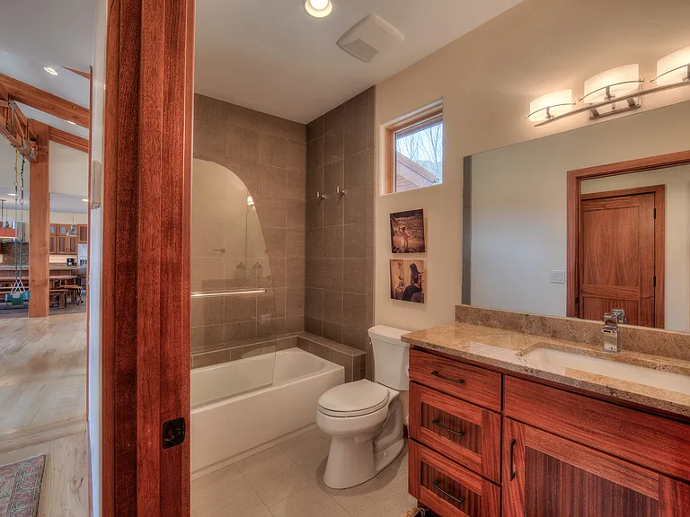 425 E Amber Ln — Photo 17