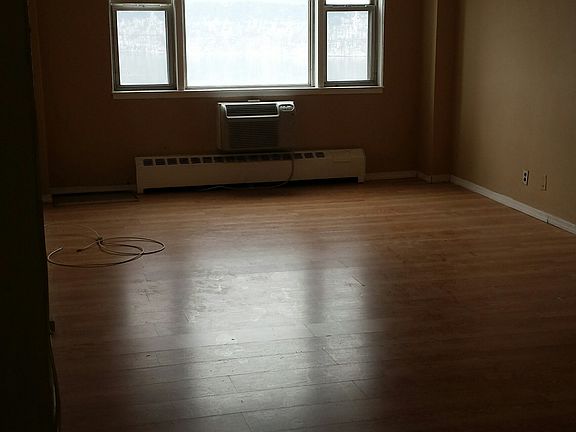 2nd image of 5700 Arlington Ave APT 15N