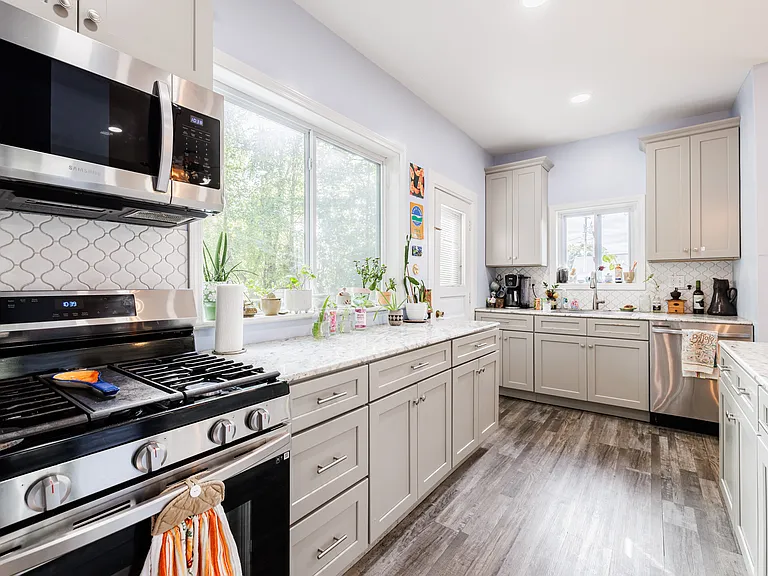 gas oven and plenty of counterspace