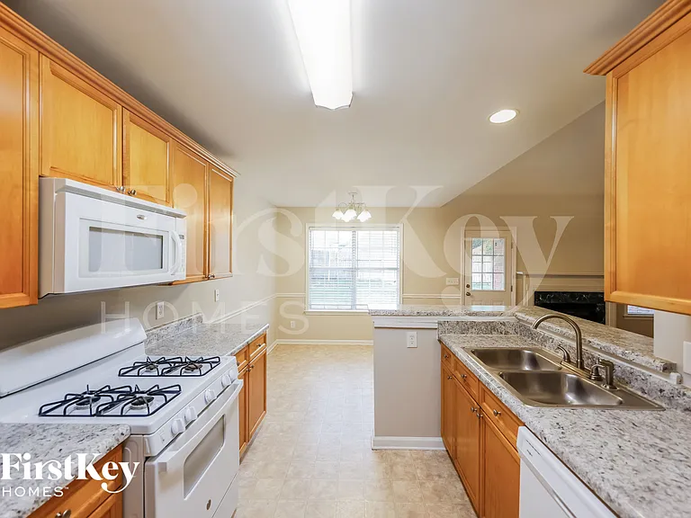 146 Hickory Point Dr — Photo 8