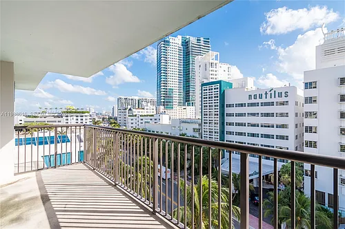 1800 Collins Ave #8C Photo 1