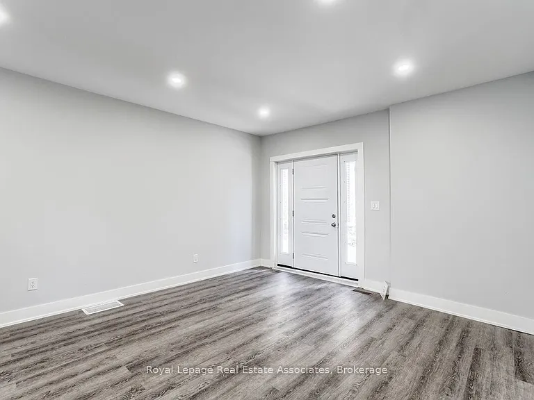 39 Welland Ave S #2 — Photo 3