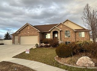 722 Andrea Cir, Kaysville, UT 84037