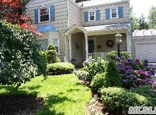 110 Atkinson Rd, Rockville Centre, NY 11570