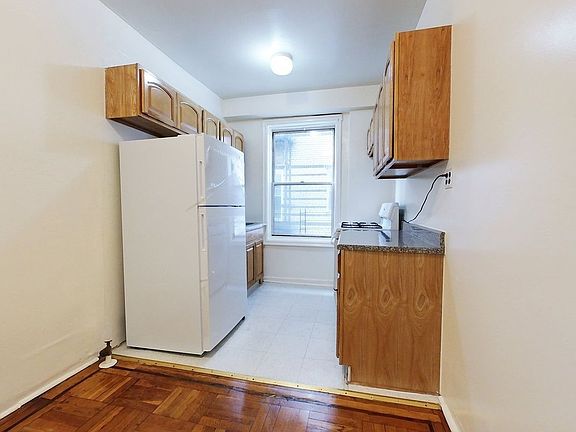 3rd image of 30 Daniel Low Ter APT 5D