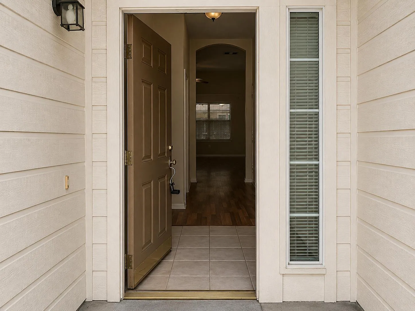 3 bed, 2.0 bath, 1379 sqft, $1,895 — Photo 2