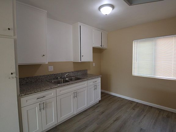 4th image of 1249 S Greenwood Ave #7A