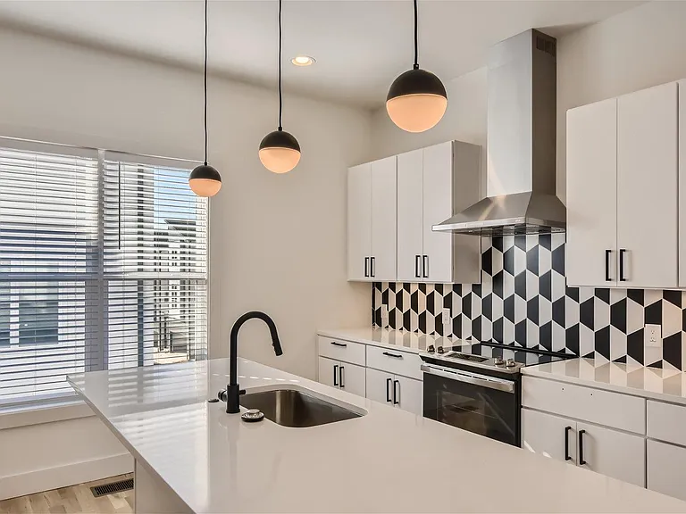 401 Serenity Ln — Photo 26