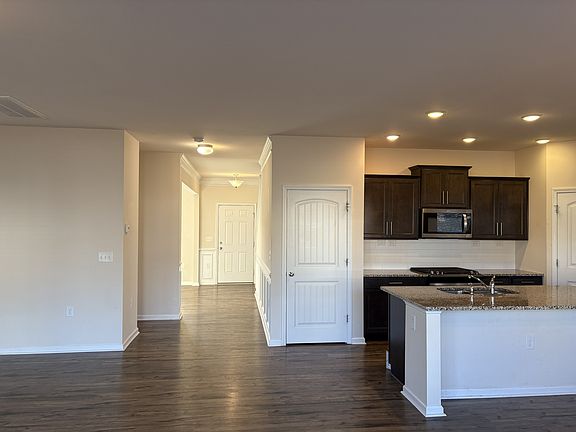 4th image of 2408 Mynster Dr