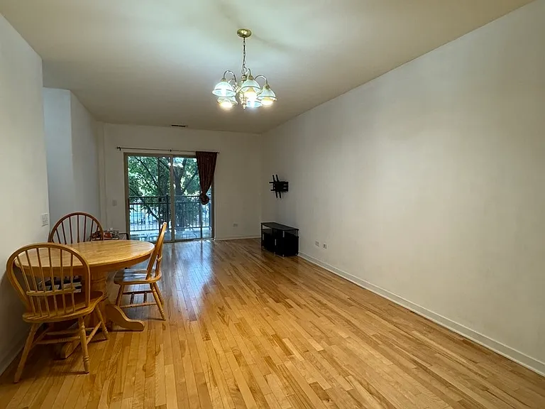 1155 W Roosevelt Rd #204 — Photo 2