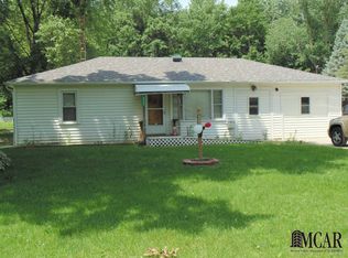 3636 Edgewood Dr, Lambertville, MI 48144
