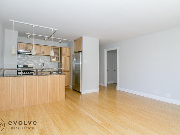 4th image of 445 W Wellington Ave APT 3A