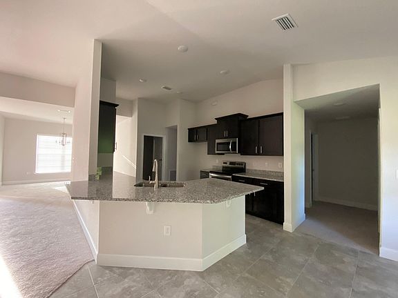 4th image of 540 NW Oakmont Way
