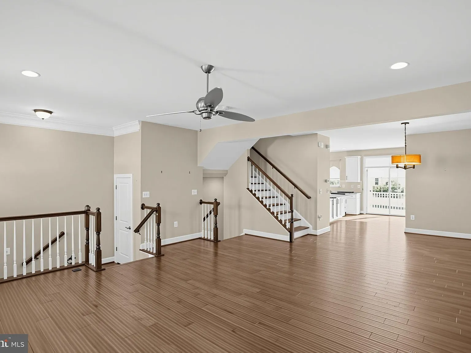 3 bed, 3.5 bath, 2540 sqft, $3,200 — Photo 4