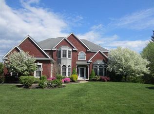 305 Saint Ann Dr, Niskayuna, NY 12309