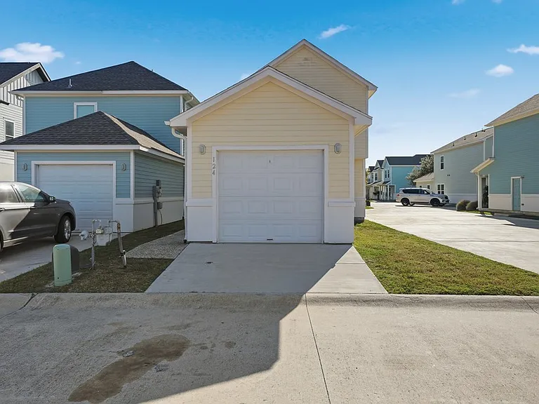 124 Lavaca Cir — Photo 30