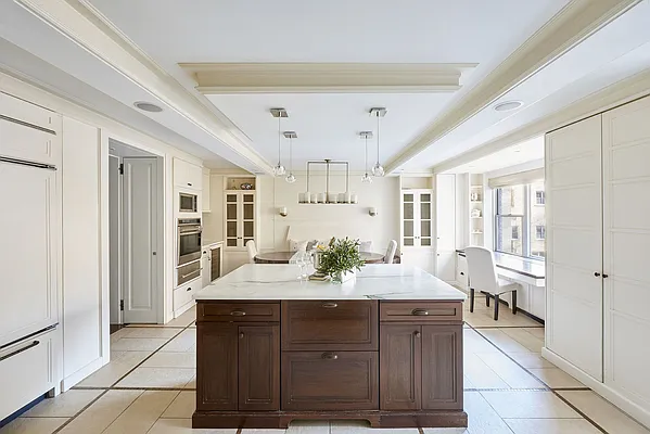 Sold by Warburg | media 23