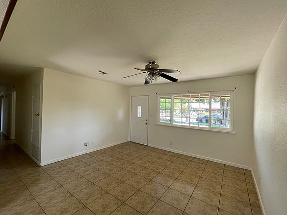 4th image of 913 Banyan Dr