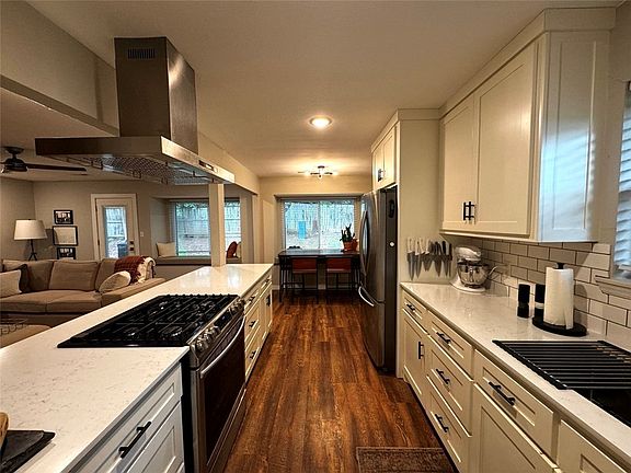 3rd image of 1739 N Creek Ct