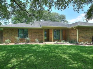 931 S 5th St, La Porte, TX 77571
