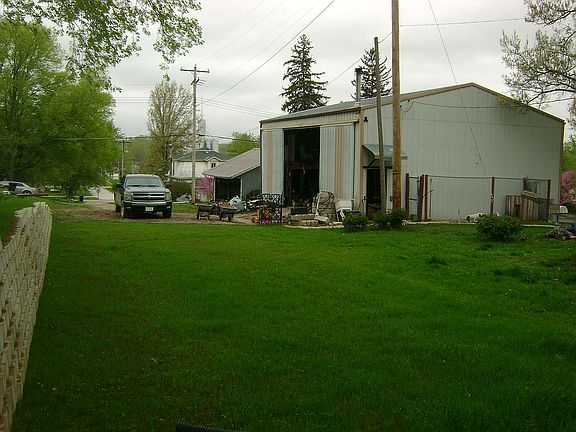 4th image of 427 Lincoln St