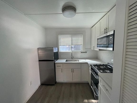4th image of 2530 Francisco Blvd #2