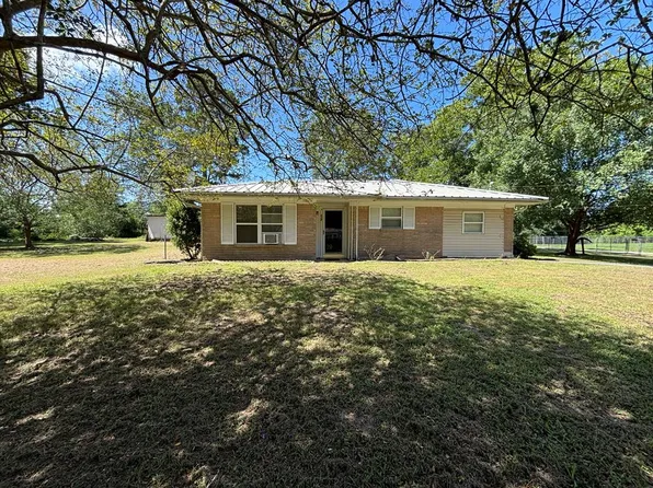 422 Old Railroad St, Groveton, TX 75845